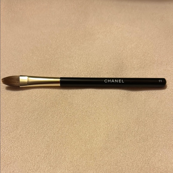 CHANEL Gold and Black Concealer Brush # 11 - Picture 1 of 5